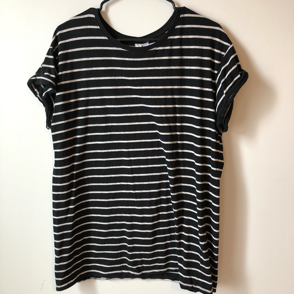 Divided extra long striped t-shirt